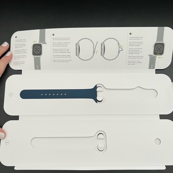 Apple Watch 7 (no band) main image 5